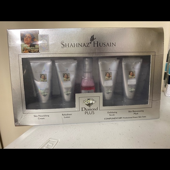 Shahnaz Husain Diamond plus facial kit - Picture 1 of 2